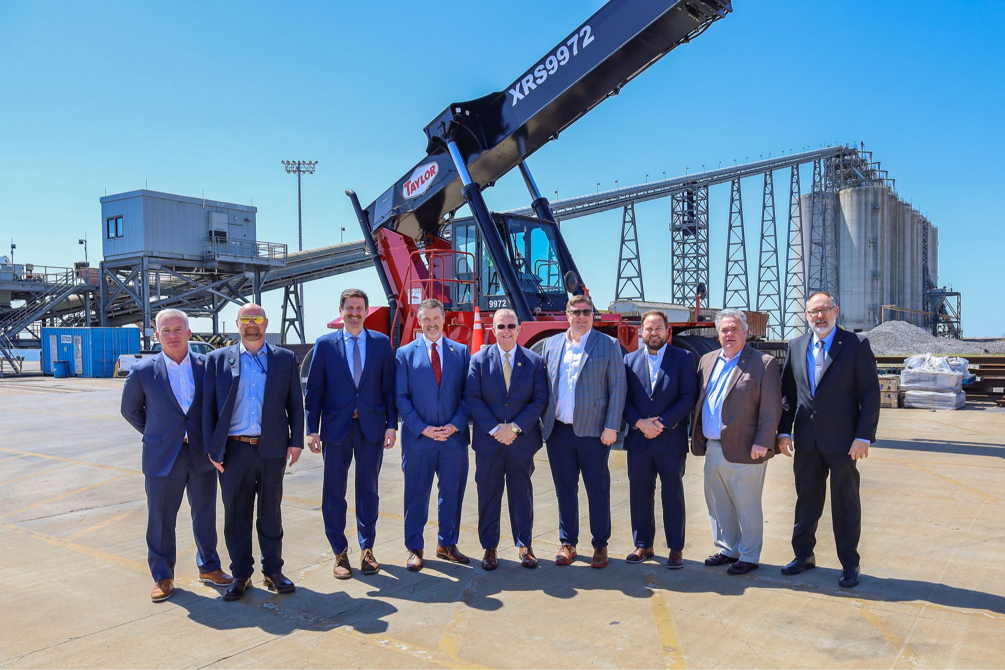 Congressman Ezell poses with leaders of the Port of Gulfport